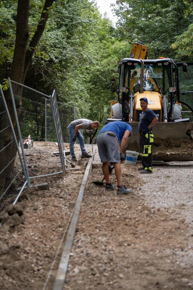 Powstaje nowa droga rowerowa! Sprawdź, jak przebiegają prace na Księżym Młynie [ZDJĘCIA]