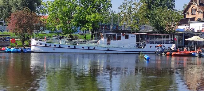 Statek Jantar na rzece ELbląg