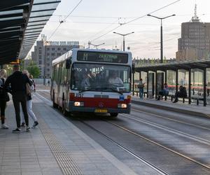 Zabytkowe tramwaje i autobusy zawiozą łodzian na Noc Muzeów. Jak dojechać do muzeum?