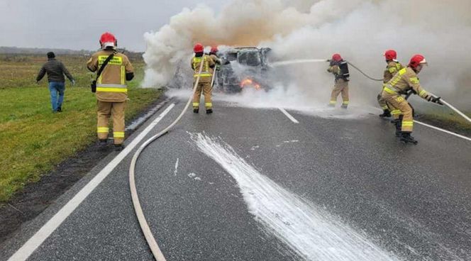 Tragiczny wypadek w Lubaszczu na DK10. Dwie osoby nie żyją