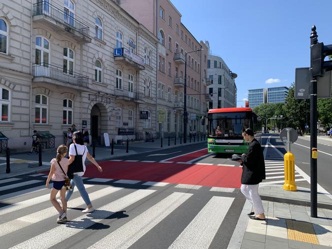 Nowość na Al. Racławickich po remoncie - tzw. śluza dla rowerzystów