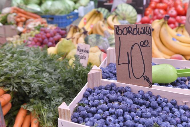 Ceny warzyw i owoców zwalają z nóg! Drożyzna na warszawskich bazarach 