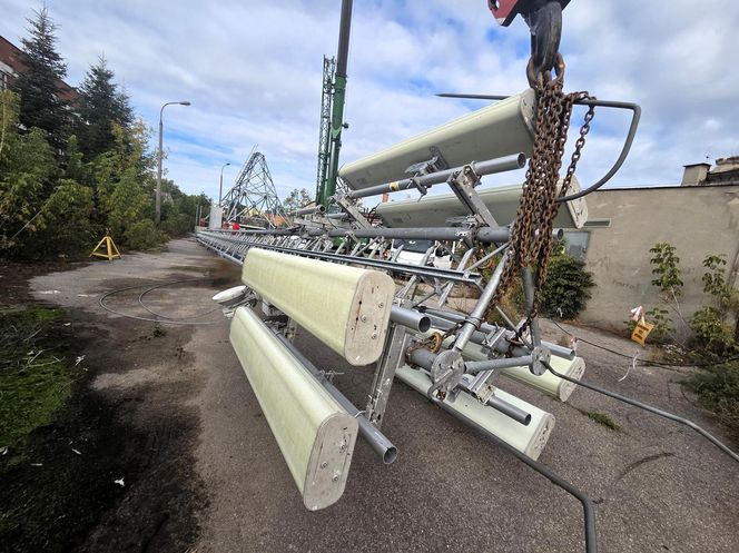 Ostrowiec Świętokrzyski. 32-metrowy maszt rozebrany. Powiat walczył o to 2 lata