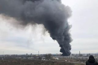 Pożar na Przeróbce. Płonie hala Zakładów Naprawczych Taboru Kolejowego i Miejskiego 