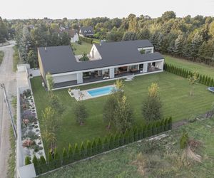 Dom, z którego wyrastają drzewa. Jak architektura robi miejsce dla natury