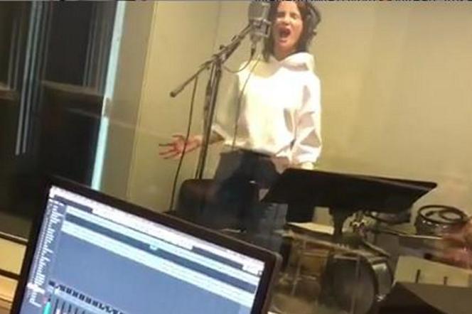 Viola Kołakowska próbuje swoich sił w studio nagraniowym, posłuchaj jak śpiewa