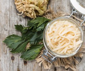 Surówka z selera ze słoika. Dodaj tylko rodzynki i nieco przypraw