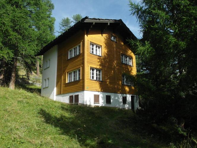 Dom w Szwajcarii, w którym Wham! nakręcił teledysk do Last Christmas