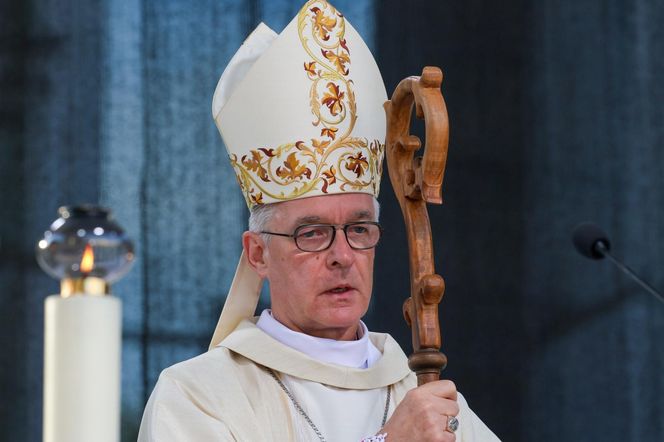 81. rocznica Powstania Warszawskiego. Uroczysta msza święta na pl. Krasińskich