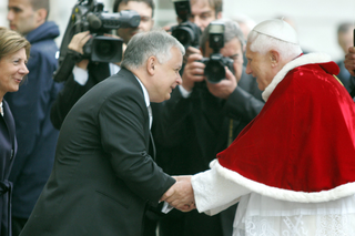 Papież Benedykt XVI w Polsce. Historyczna wizyta przyciągnęła niewyobrażalne tłumy wiernych