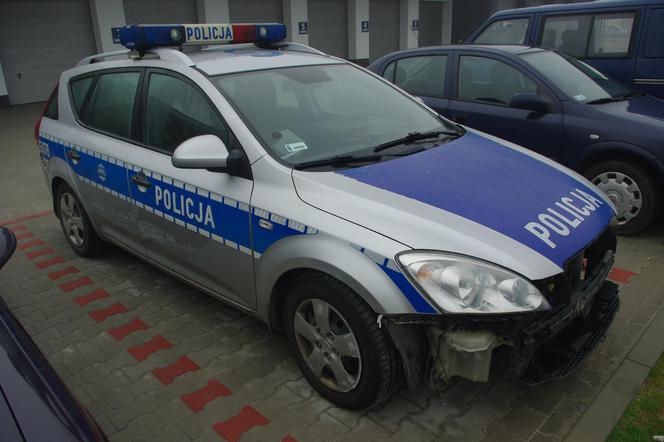 Pościg w Skawinie: Mężczyzna staranował radiowóz i chciał potrącić policjanta