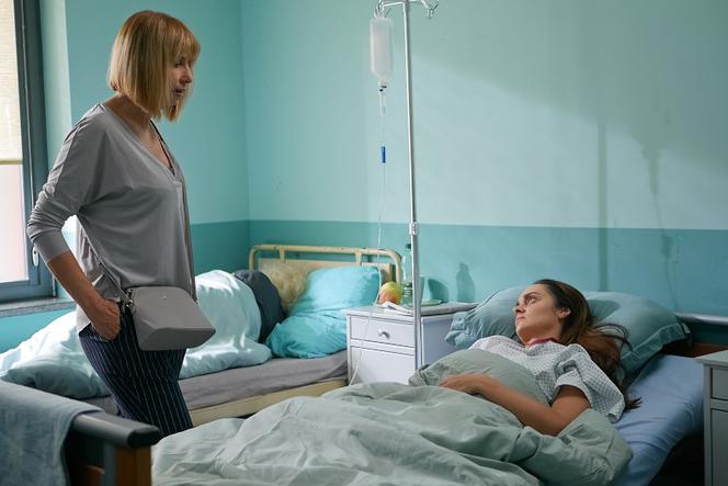 Pierwsza miłość, odcinek 3295, Grażyna (Grażyna Wolszczak), Kasia (Sylwia Nowak)