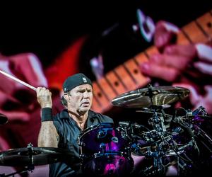 Chad Smith kocha grać i nieważne dla ilu osób!