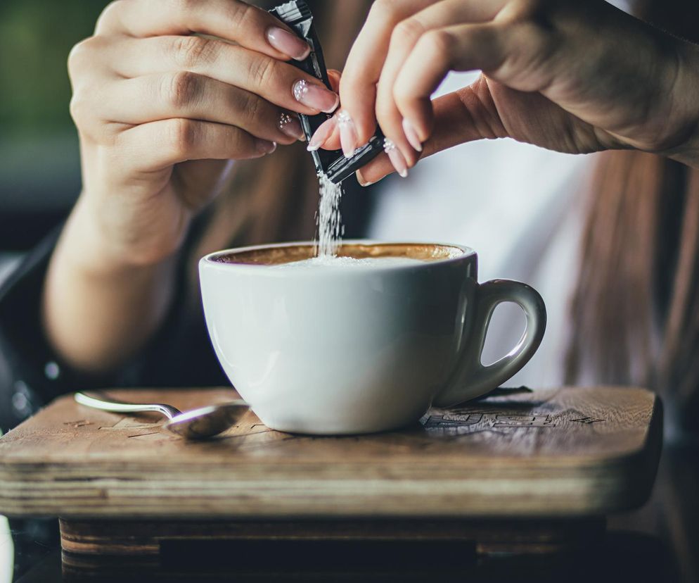 Eksperci ostrzegają. Spożywanie cukru jest równie niebezpieczne jak picie alkoholu