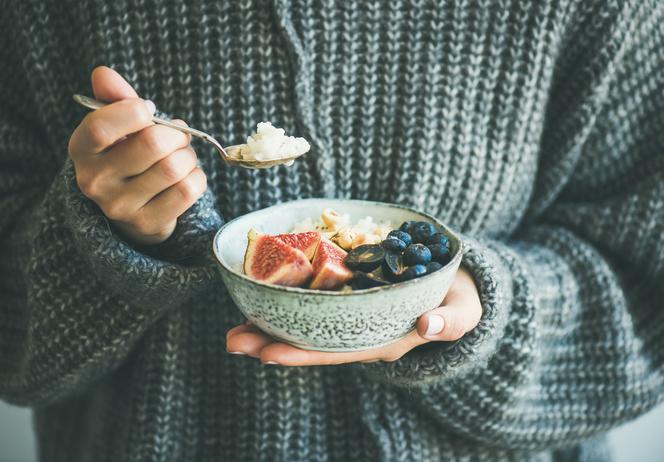 Dieta w endometriozie. Co jeść, aby złagodzić dolegliwości?
