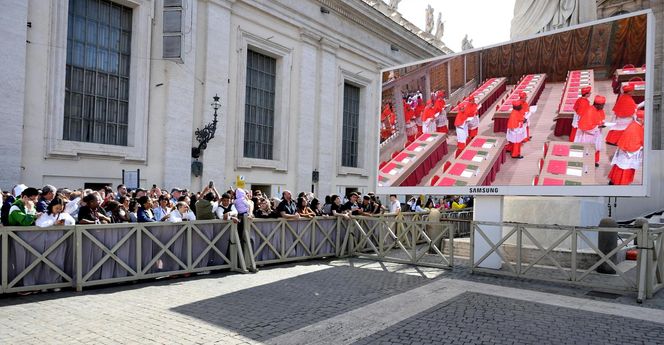 Z OSTATNIEJ CHWILI: Rozpoczęło się konklawe 2025 – kardynałowie złożyli przysięgę w Kaplicy Sykstyńskiej