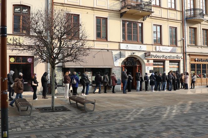 Kolejki po pączki w tłusty czwartek w Lublinie