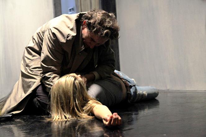 Na krawędzi 2 sezon odc. 13. Lena Korcz (Kamilla Baar), Andrzej Czyż (Przemysław Sadowski)