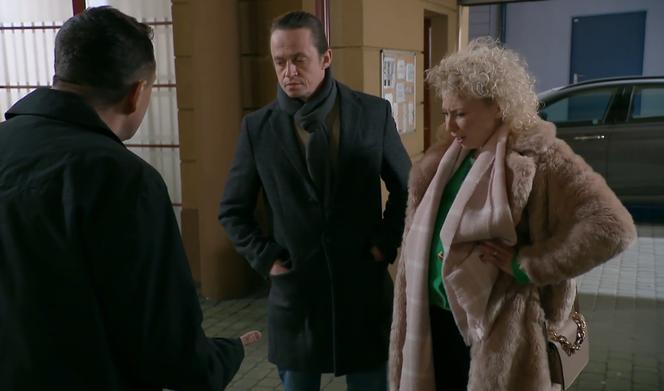 Na Wspólnej odc. 3474. Beata (Katarzyna Ptasińska), Emil (Piotr Ligienza), Sławek (Mariusz Słupiński)