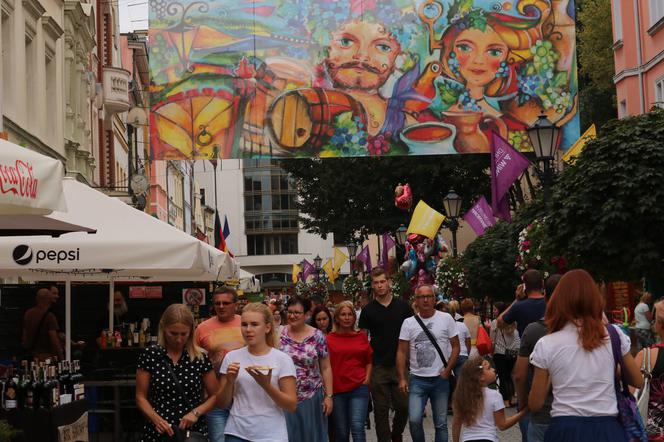 Znamy już gwiazdy tegorocznego Winobrania. W tym roku scena stanie na placu Teatralnym [AUDIO]