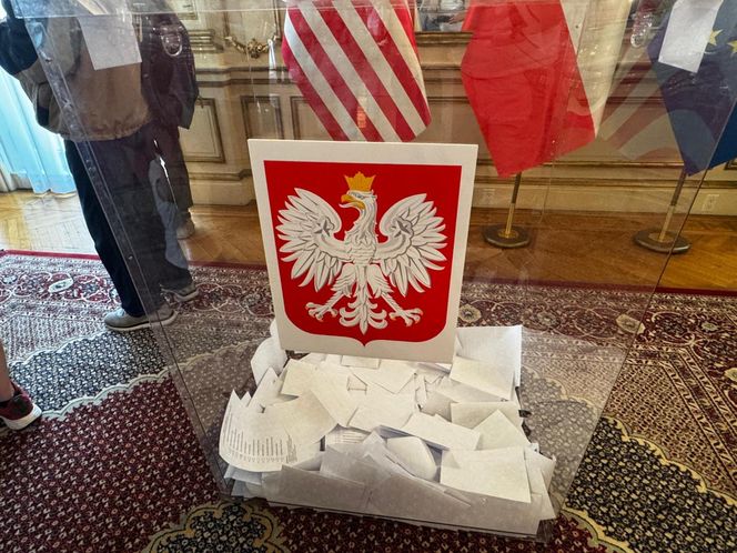 Polacy głosują w wyborach prezydenckich w USA