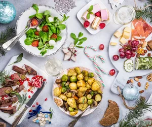 Ceny cateringu świątecznego. Co możemy znaleźć w ofercie i ile trzeba wydać?