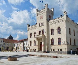 Bajkowy ratusz w woj. warmińsko-mazurskim. Był wzorowany na niemieckim zamku!