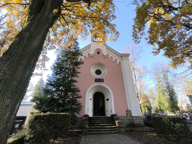 Słoneczna pogoda sprzyjała. 32. Kwesta Na Odnowę Zabytków Starego Cmentarza w Tarnowie