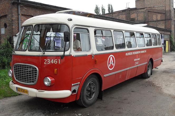 Zabytkowy autobus Jelcz 043