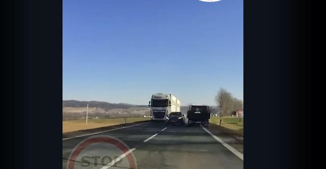 Przerażające nagranie z Kłodzka. Jechał wprost na czołówkę,  "Jaki wariat!"