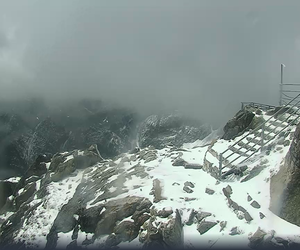 Tatry: zima w środku lata. Na szczytach gór pojawił się śnieg! [WIDEO]