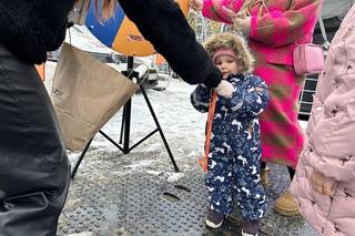 Ekipa Radia Eska na Jarmarku Świątecznym na Targach