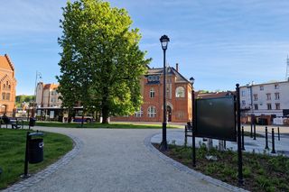 Plac Kościeleckich rozkwita na wiosnę. Bydgoszczanie chętnie wybierają go na spacer