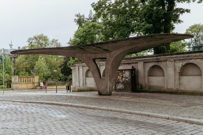 Powojenny modernizm w Opolu - co tu zobaczyć? Bloki, żelbet i mozaiki