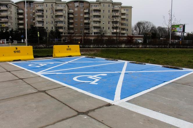 Kolejny parking P+R w Warszawie czeka na kierowców. Gdzie się znajduje? Kto może skorzystać?