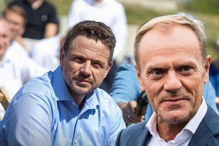 Donald Tusk pierwszy, potem Hołownia. Elektorat KO odwraca się od Trzaskowskiego