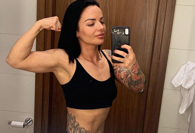 Kamila Wybrańczyk odsłoniła piersi