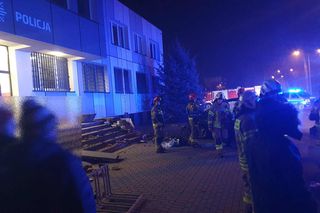 Auto wjechało w komisariat policji 