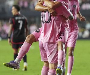 Jordi Alba , Lionel Messi