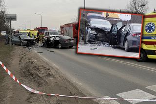 Czołowe zderzenie z udziałem radiowozu na Białołęce! Trzech policjantów w szpitalu [ZDJĘCIA]