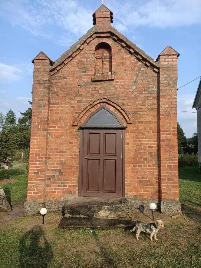 Zabytkowa kapliczka odzyskała dawny blask. Mieszkańcy zebrali pieniądze na remont