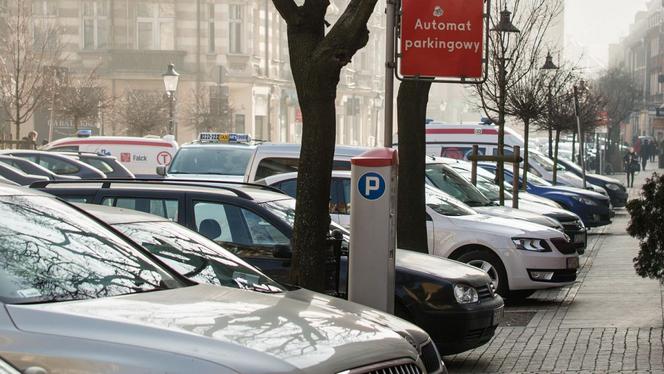 Poznań: Po zmianach w Strefie Płatnego Parkowania jest mniej aut w centrum! [DANE]