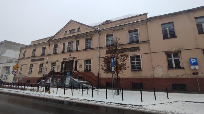 Budynek dawnej biblioteki na ulicy Chrobrego w Lesznie