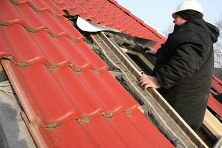 Montaż okna dachowego - oglądaj film instruktażowy, jak to się robi