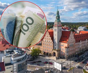 Urzędnicy kontra prezydent! Protest pod ratuszem