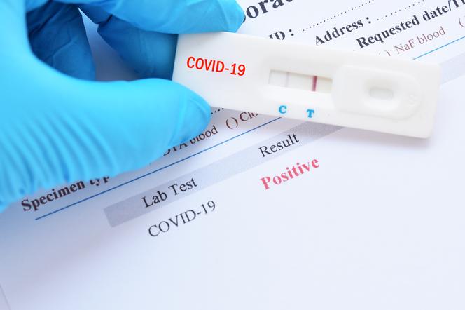 Ilu Polaków może być zarażonych brytyjską odmianą koronawirusa? Są szacunki naukowców