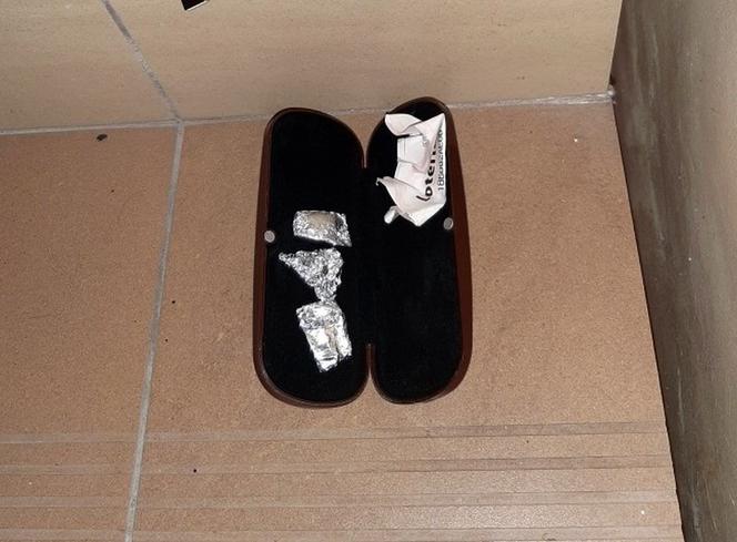 Balowali nocą na klatce schodowej
