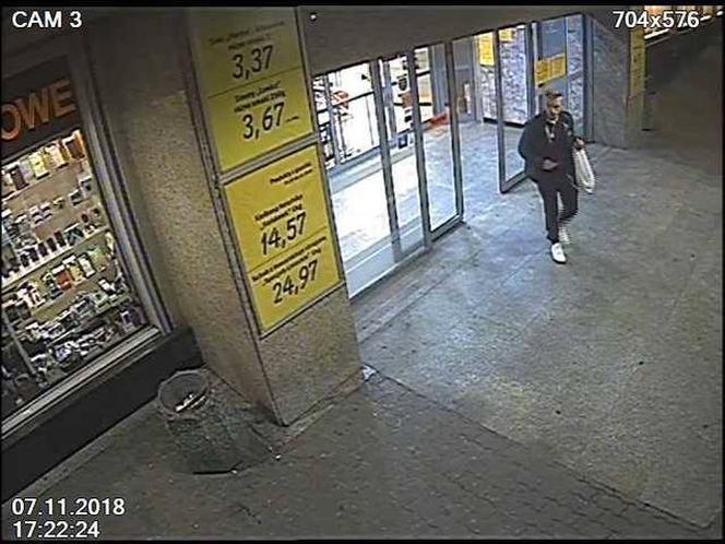 Kraków: Policja poszukuje złodzieja. Poznajesz tego mężczyznę? [ZDJĘCIA]