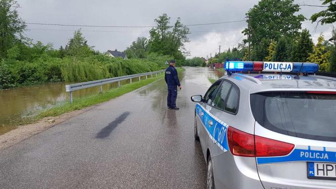Ulewy na Podkarpaciu. Kierowcy muszą się liczyć z utrudnieniami [ZDJĘCIA]