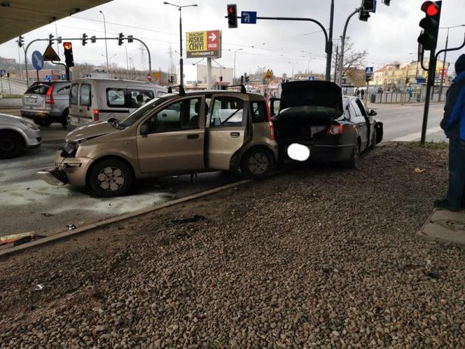 Trzy samochody zderzyły się na ulicy Jagiellońskiej